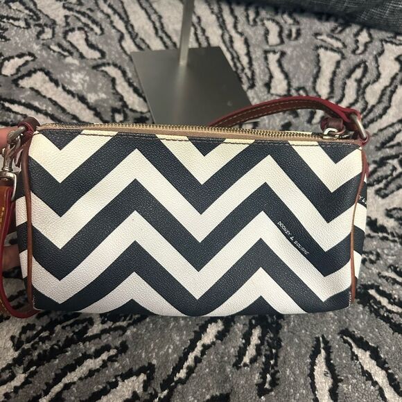 2 DOONEY & BOURKE Chevron Black and White Tote & small bag - Picture 13 of 16
